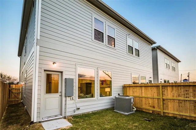 $2,000 | 4143 Griggs Road, Houston, TX 77021