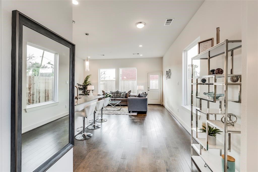 4143 Griggs Road Houston, TX 77021 - Photo 3 of 15 View as you enter the home.