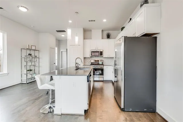 $2,000 | 4143 Griggs Road, Houston, TX 77021