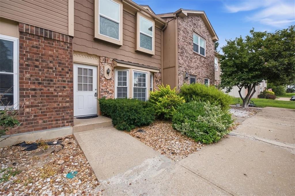 727 Southwest Liggett Road, Unit B Blue Springs, MO 64015 - Photo 2 of 19
