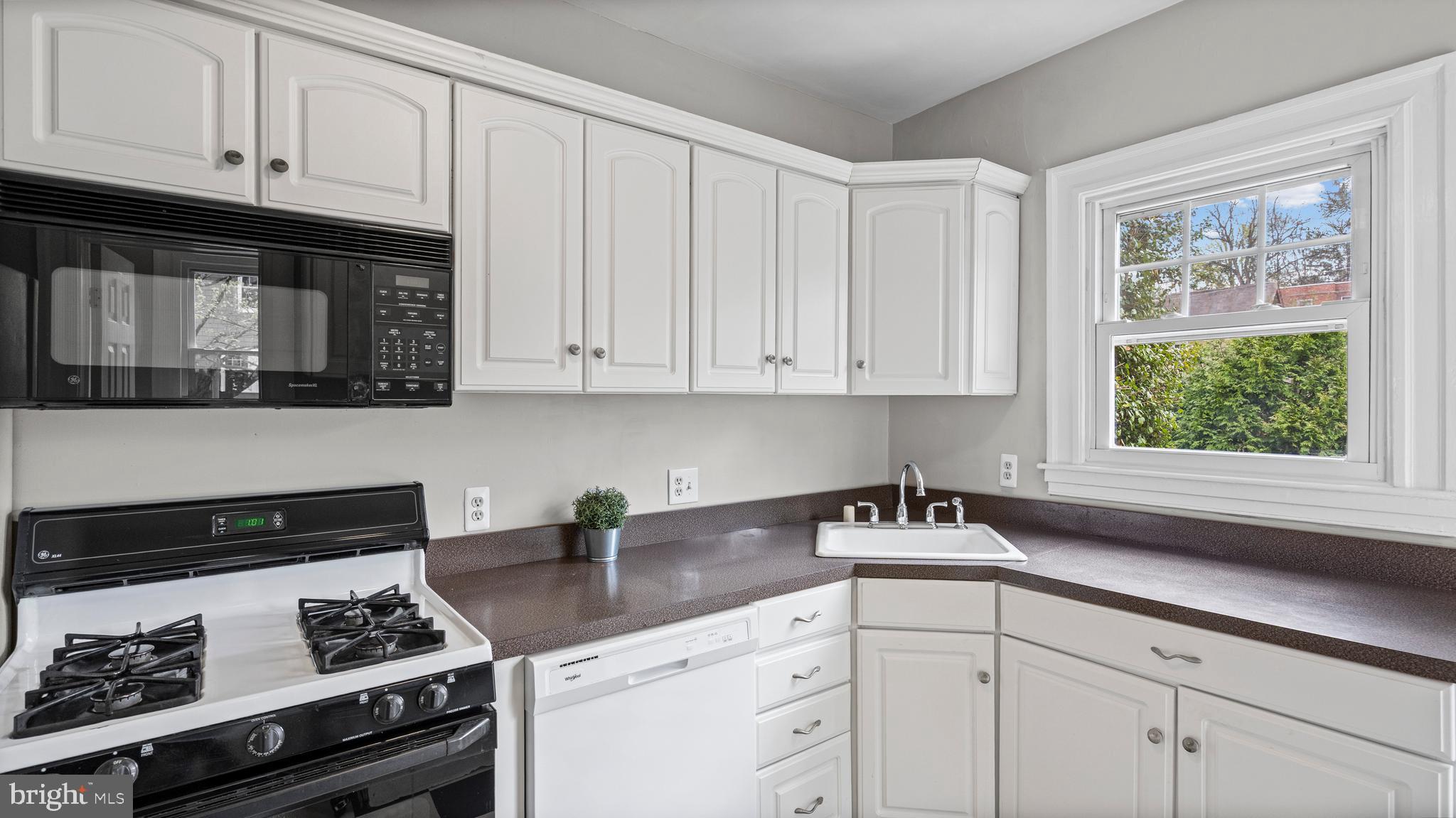 637 Deepdene Road Baltimore, MD 21210 - Photo 11 of 33 Tons of Storage and Prep Space