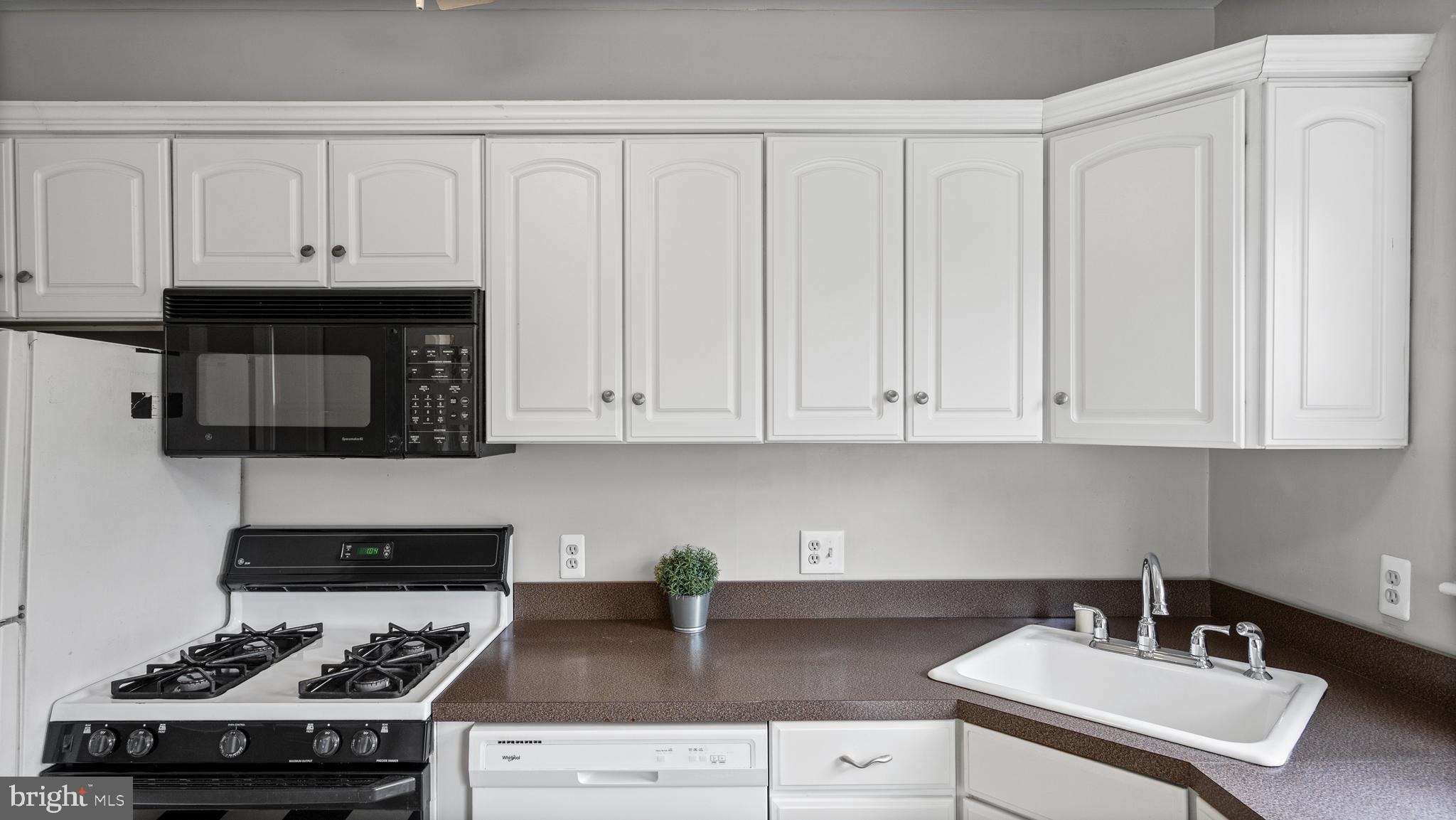 637 Deepdene Road Baltimore, MD 21210 - Photo 12 of 33 Meal Preps are Easy with Tons of Counter Space