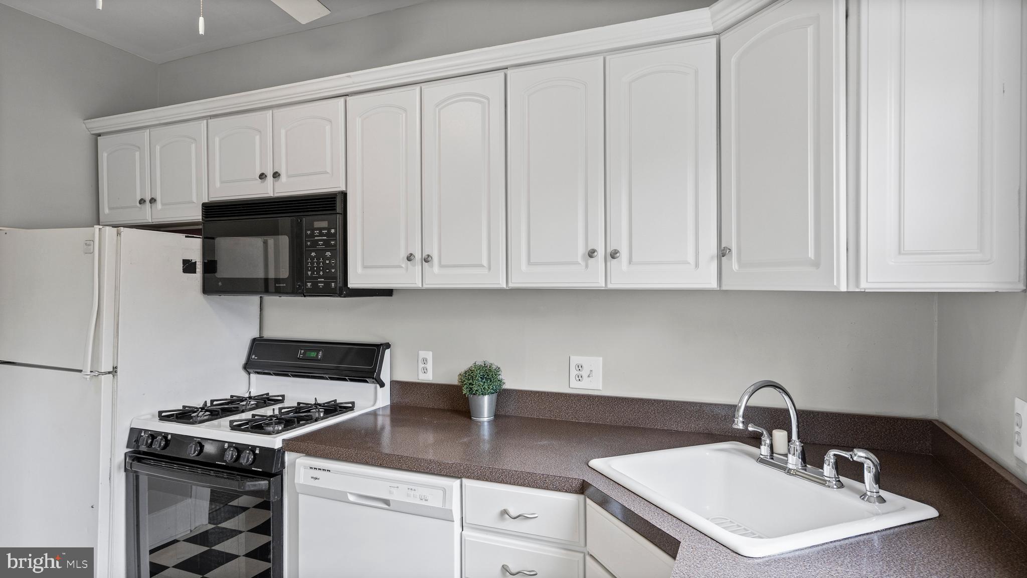 637 Deepdene Road Baltimore, MD 21210 - Photo 13 of 33 Prepare Meals Here