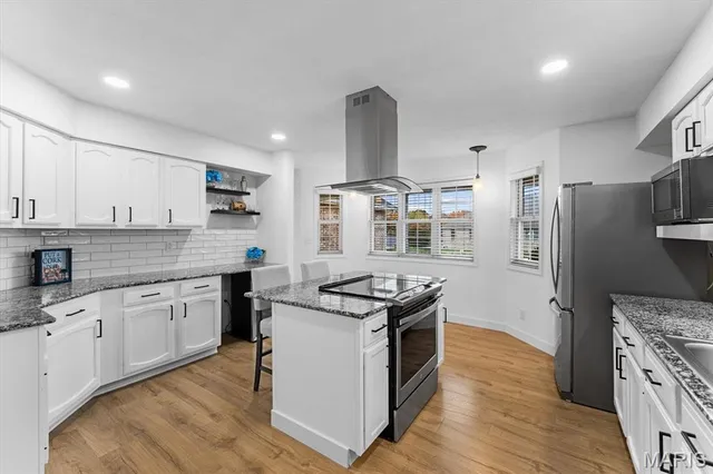 $410,000 | 126 Kingsbrooke Boulevard, Glen Carbon, IL 62034