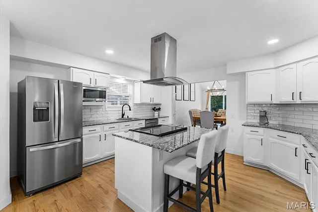 $410,000 | 126 Kingsbrooke Boulevard, Glen Carbon, IL 62034