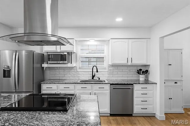 $410,000 | 126 Kingsbrooke Boulevard, Glen Carbon, IL 62034