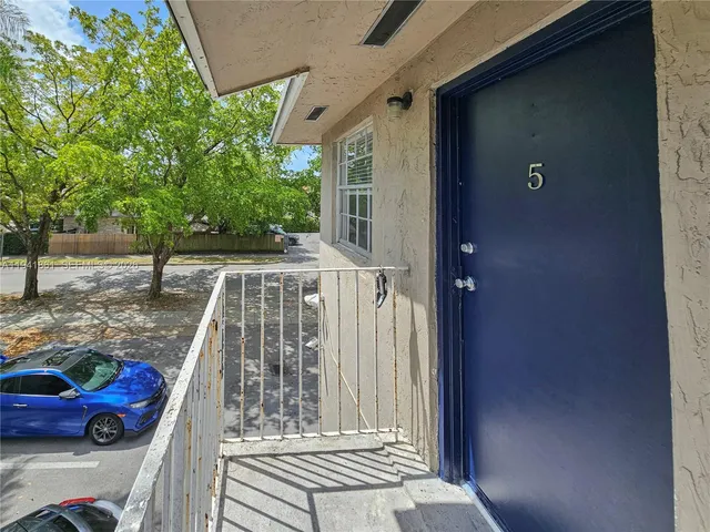 $2,050 | 6617 Southwest 10th Street, Unit 5, West Miami, FL 33144