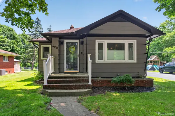 $299,900 | 420 North Main Street, Almont, MI 48003