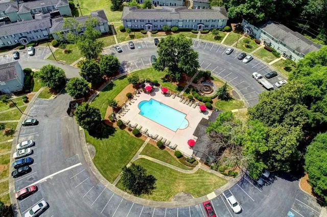 a sign that is sitting on a wall