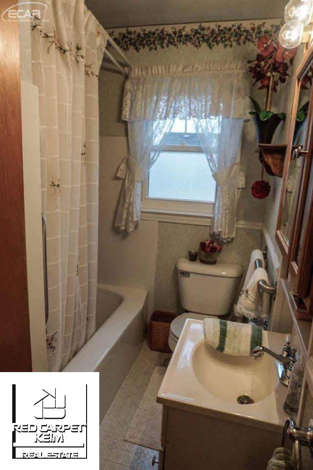 1257 South Genesee Road Burton, MI 48509 - Photo 9 of 14 21253202-8.JPG