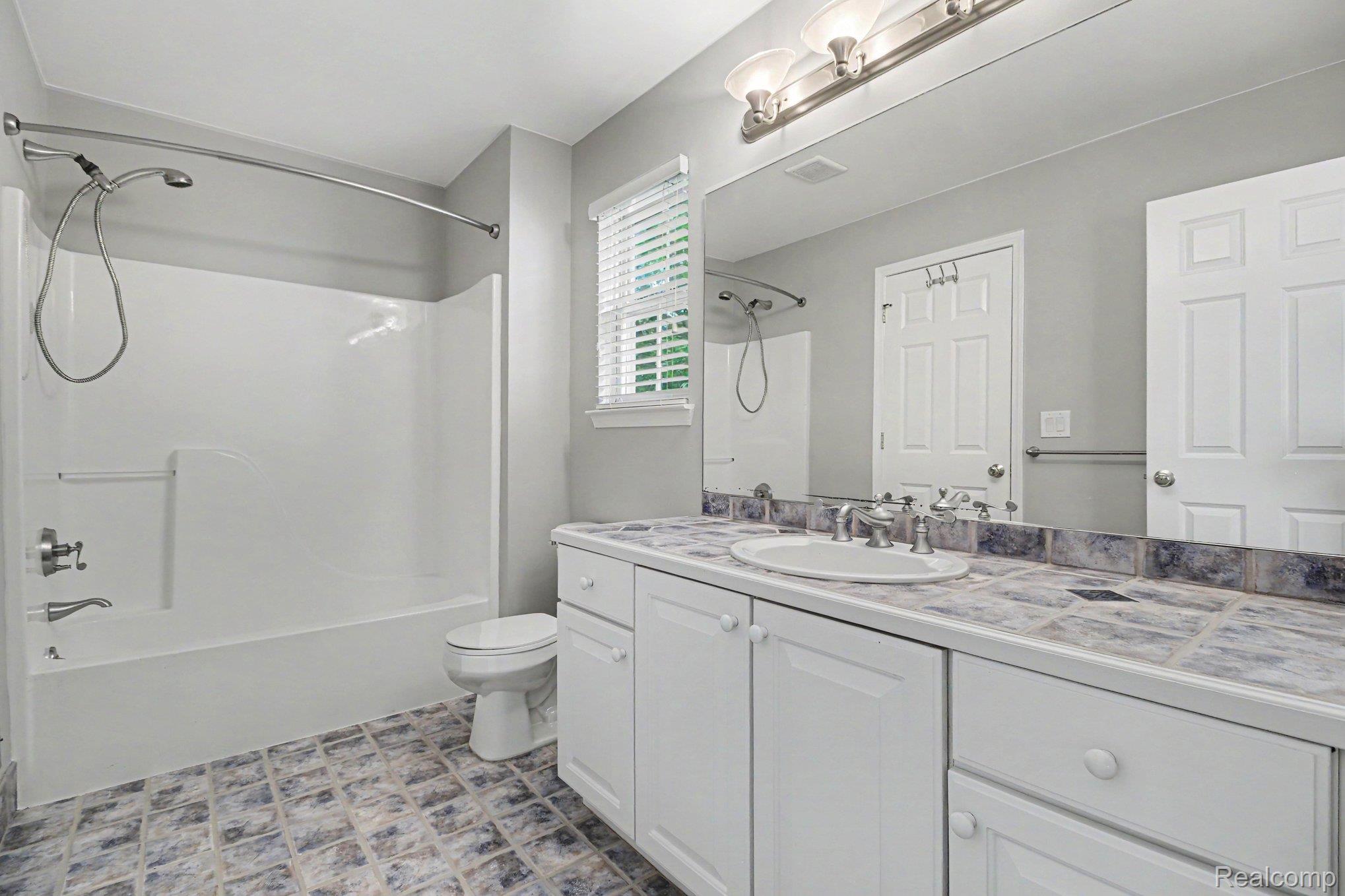 6573 Summit Ridge Court Clarkston, MI 48346 - Photo 18 of 24 014_file_5440.jpg