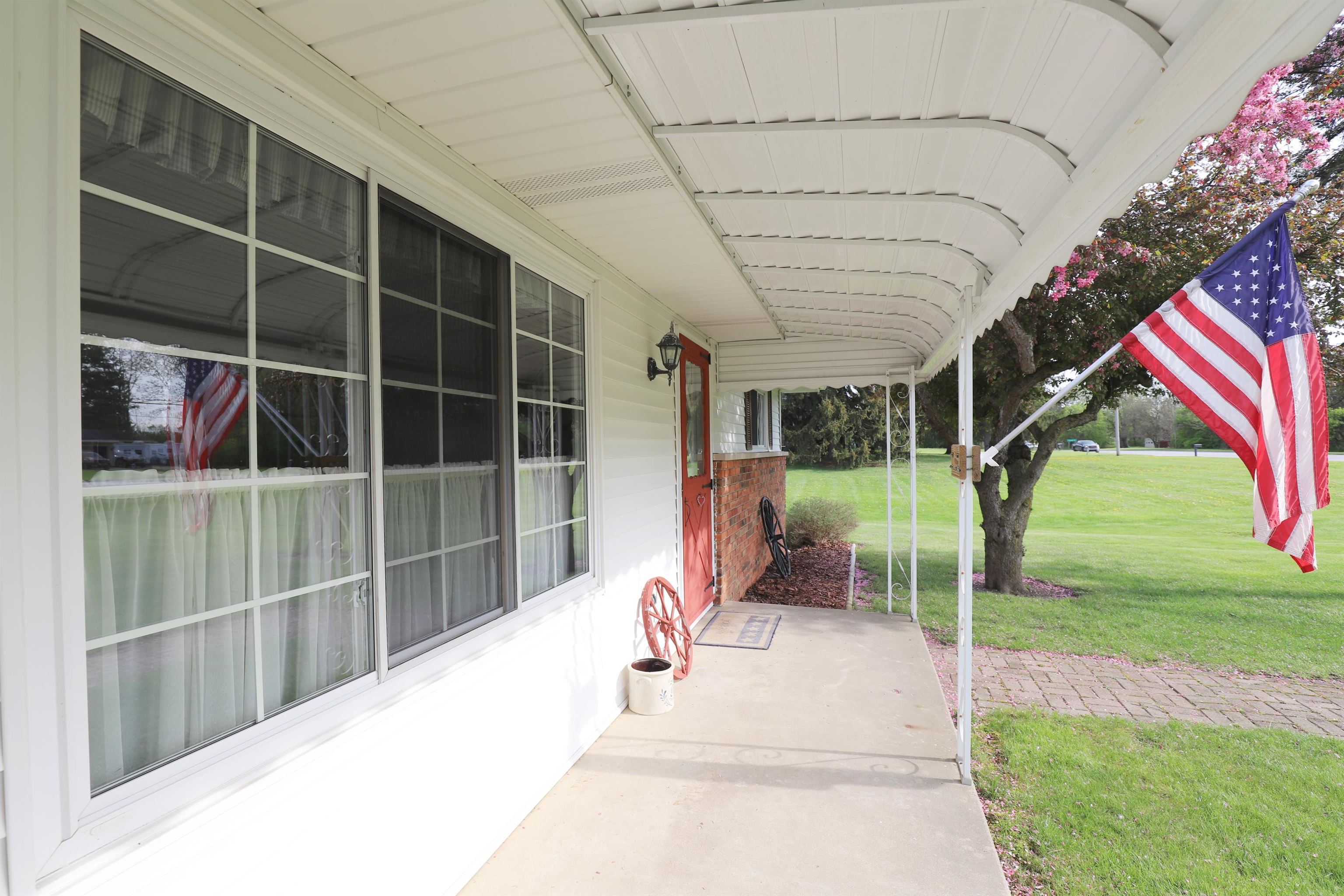 3378 Elms Road Flushing, MI 48433 - Photo 2 of 33 50173939-2f8a10c9-76e3-4a52-b434-9206b6ac3992.JPG