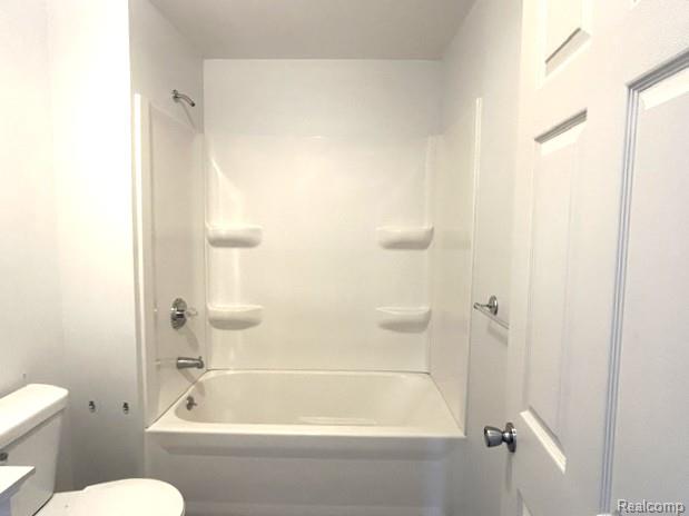 8475 Bridge Lake Road Clarkston, MI 48348 - Photo 21 of 31 Nice bathtub