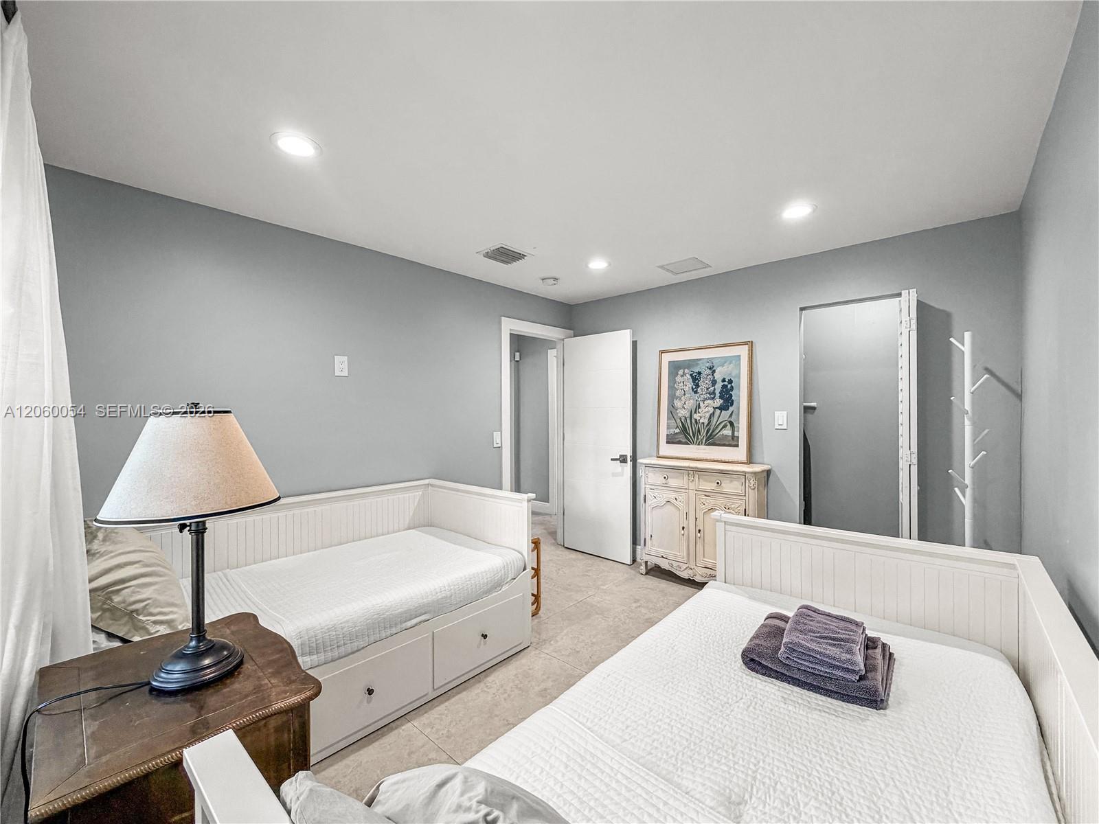 1471 Northeast 132nd Road North Miami, FL 33161 - Photo 16 of 24