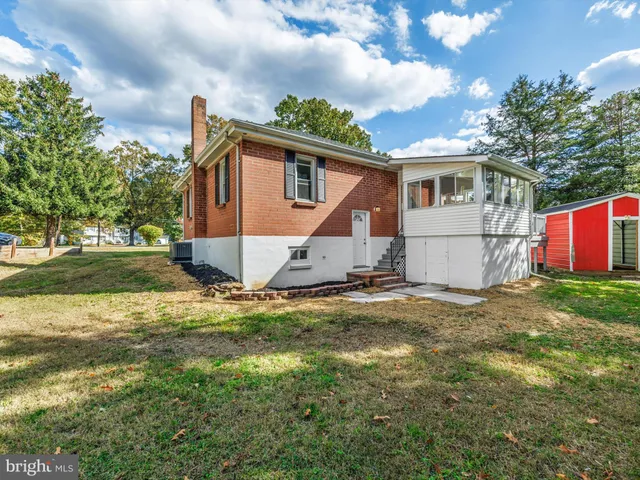 a view of a house with a backyard
