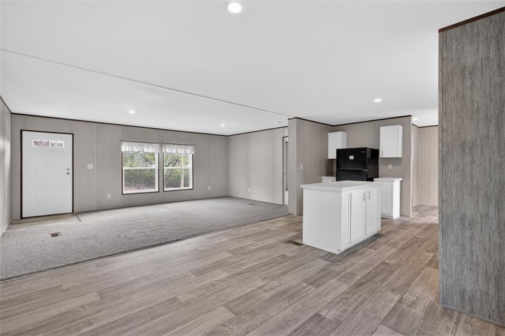 533 Pearwood Road Royston, GA 30662 - Photo 14 of 50 a view of kitchen with microwave and refrigerator