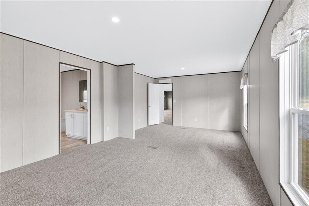 533 Pearwood Road Royston, GA 30662 - Photo 18 of 50 a view of a big room with closet and windows