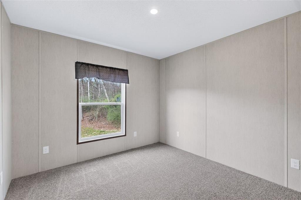 533 Pearwood Road Royston, GA 30662 - Photo 36 of 50 an empty room with windows