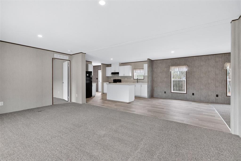 533 Pearwood Road Royston, GA 30662 - Photo 4 of 50 a view of a livingroom with a kitchen