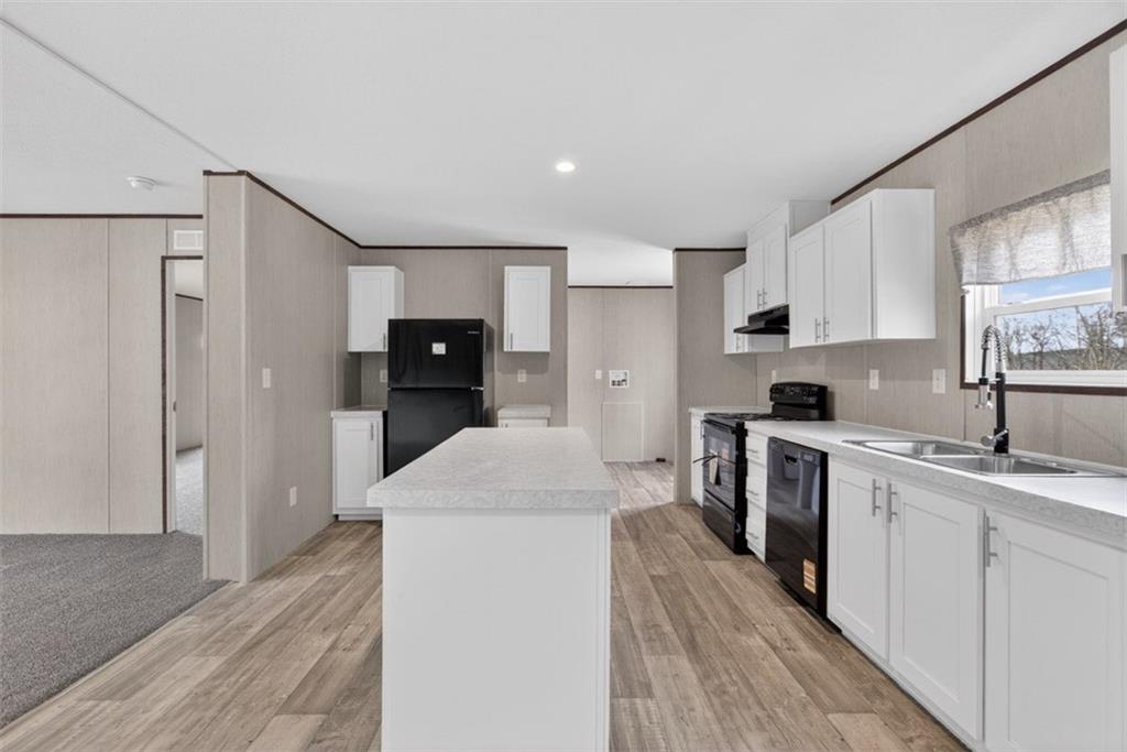533 Pearwood Road Royston, GA 30662 - Photo 8 of 50 a kitchen with granite countertop a sink stove and refrigerator