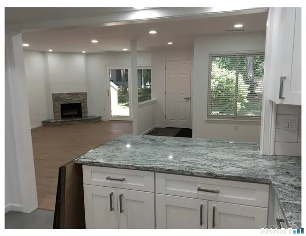 $2,750 | 3 Woods Hollow Court, Unit 3, Avon, CT 06001