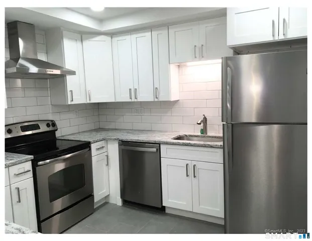 $2,750 | 3 Woods Hollow Court, Unit 3, Avon, CT 06001