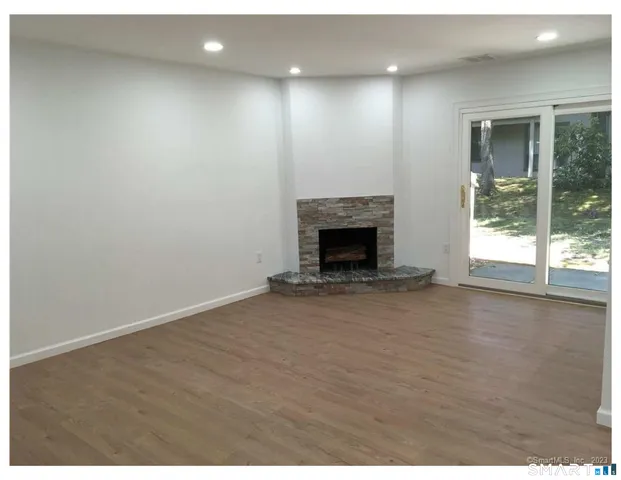 $2,750 | 3 Woods Hollow Court, Unit 3, Avon, CT 06001