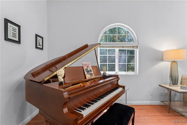 $1,190,000 | 27312 Little Bear Road, Lake Arrowhead, CA 92352