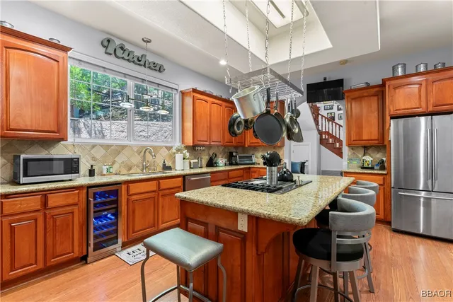 $1,190,000 | 27312 Little Bear Road, Lake Arrowhead, CA 92352