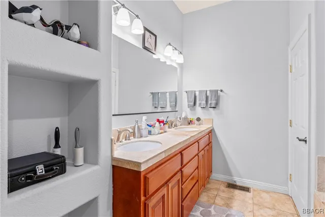 $1,190,000 | 27312 Little Bear Road, Lake Arrowhead, CA 92352