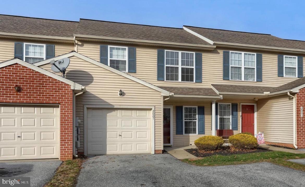 a house view with a outdoor space