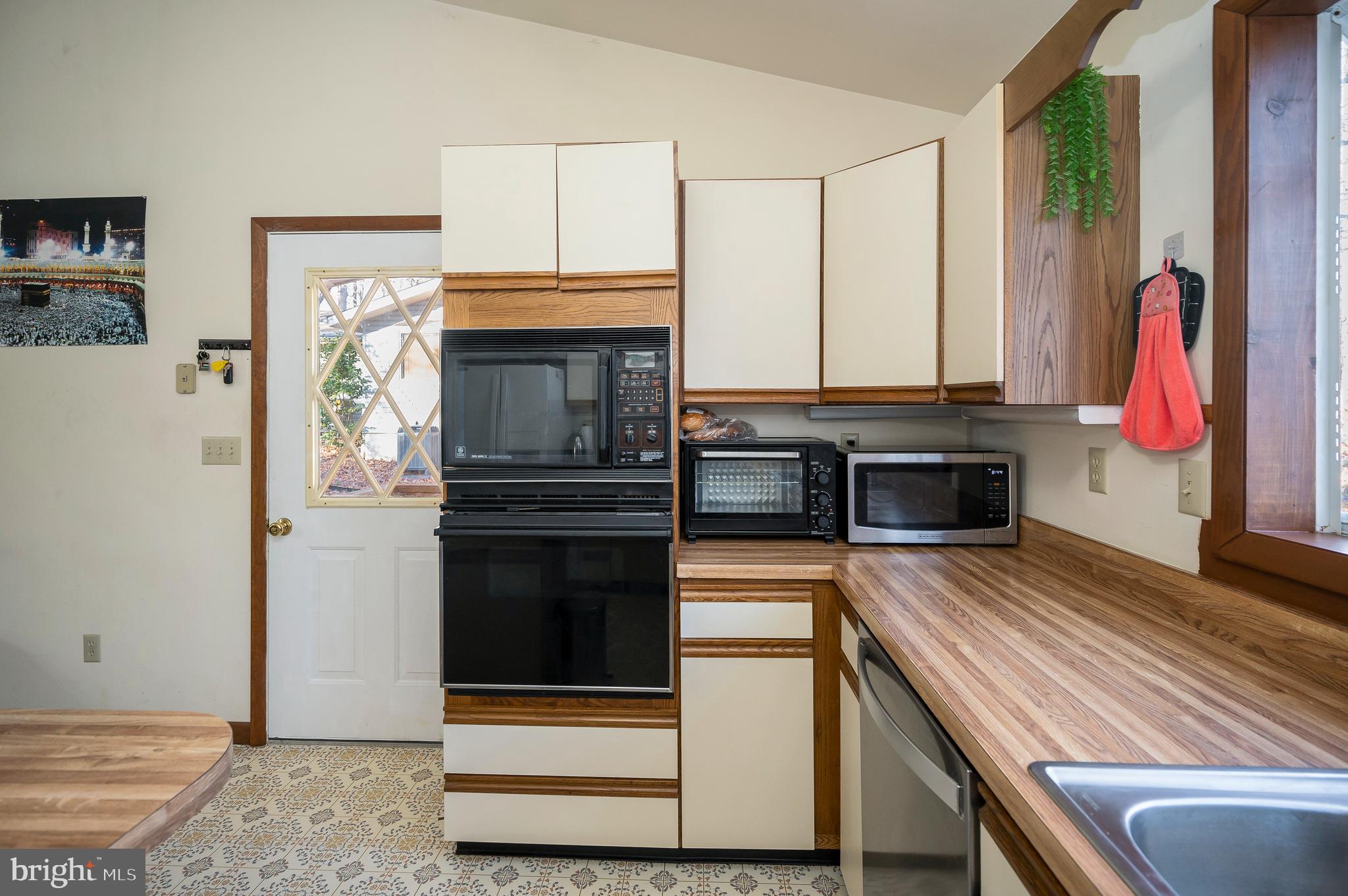 111 Birchside Circle Locust Grove, VA 22508 - Photo 12 of 61 Built in microwave and oven