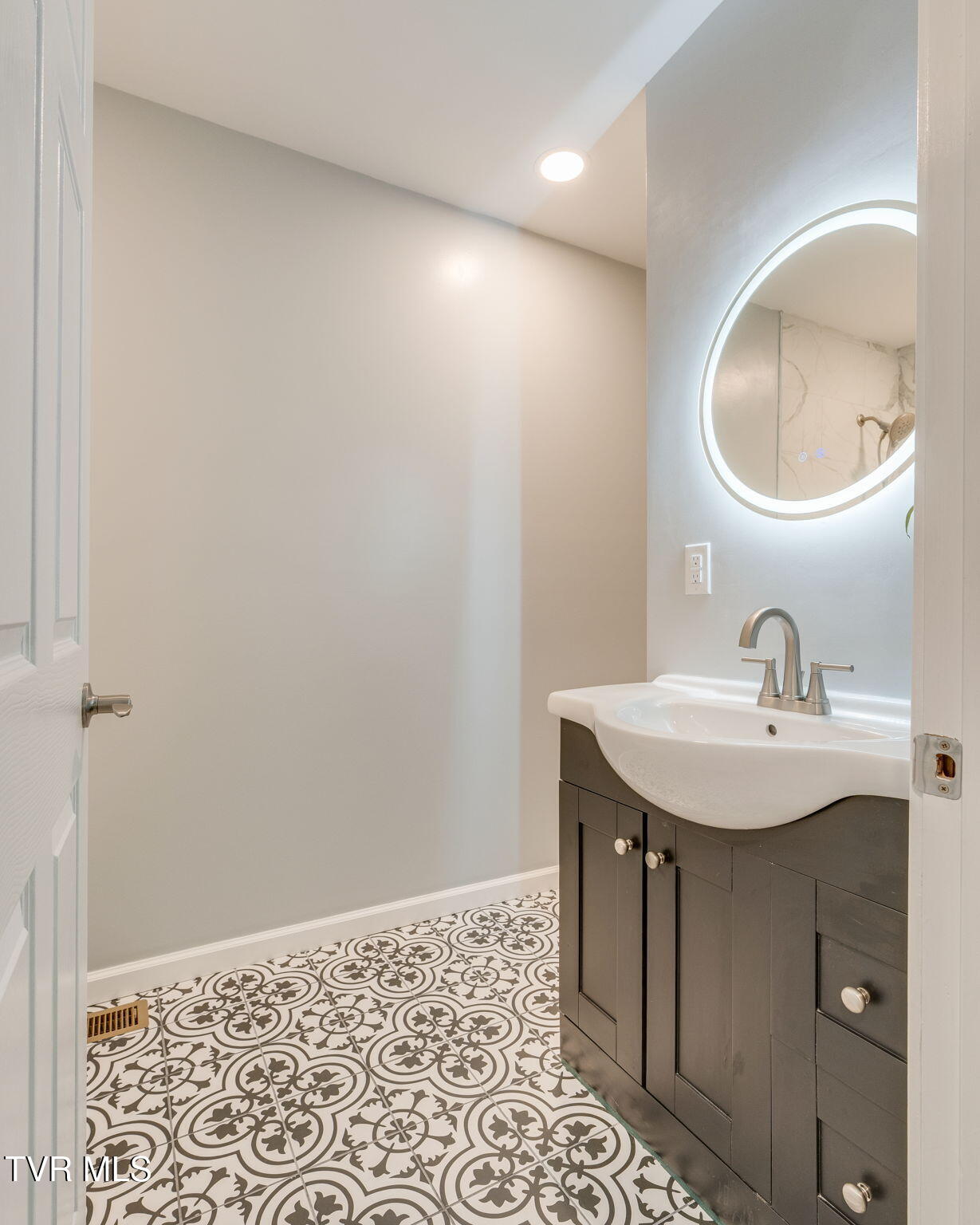 194 Sparks Road Johnson City, TN 37601 - Photo 28 of 54 Mail Level Bath