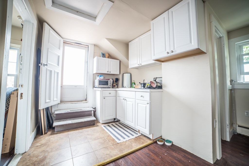 41 Annandale Road Newport, RI 02840 - Photo 12 of 40 Unit 3 $1100 per month + utilities Lease thru April 1 2019
