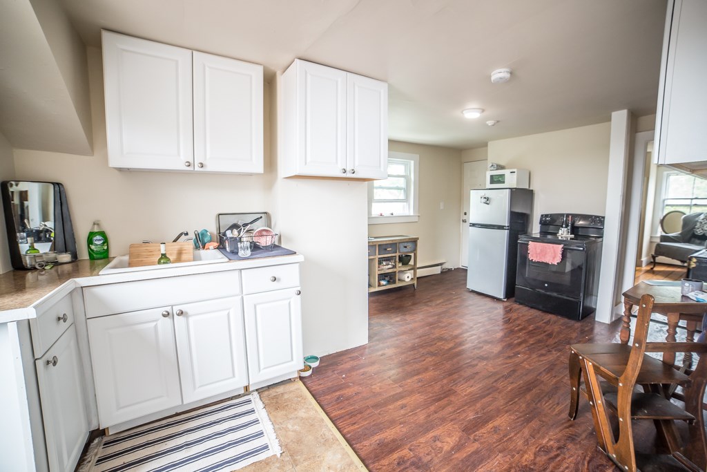 41 Annandale Road Newport, RI 02840 - Photo 13 of 40 Unit 3 $1100 per month + utilities Lease thru April 1 2019