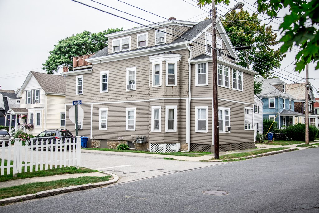 41 Annandale Road Newport, RI 02840 - Photo 2 of 40 Gallery Image 2