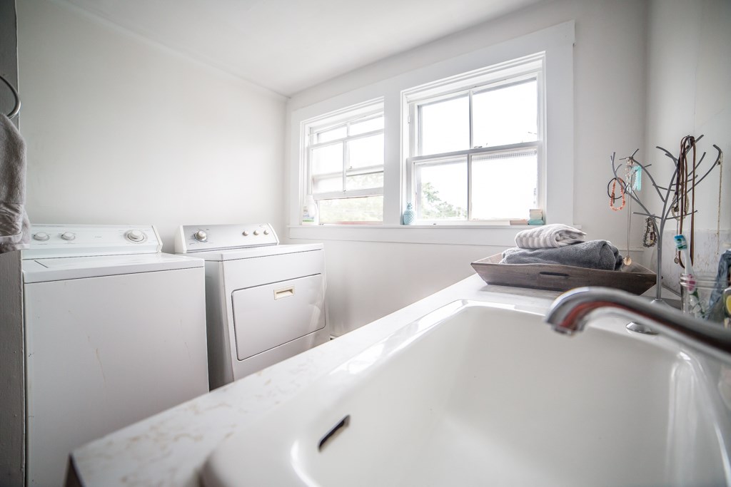 41 Annandale Road Newport, RI 02840 - Photo 8 of 40 Unit 3 $1100 per month + utilities Lease thru April 1 2019