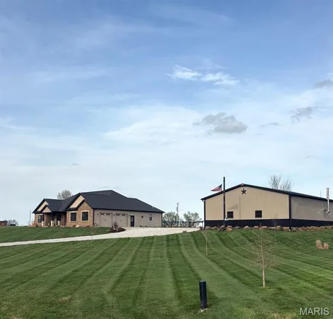 $779,000 | 922 Powell Road, Red Bud, IL 62278