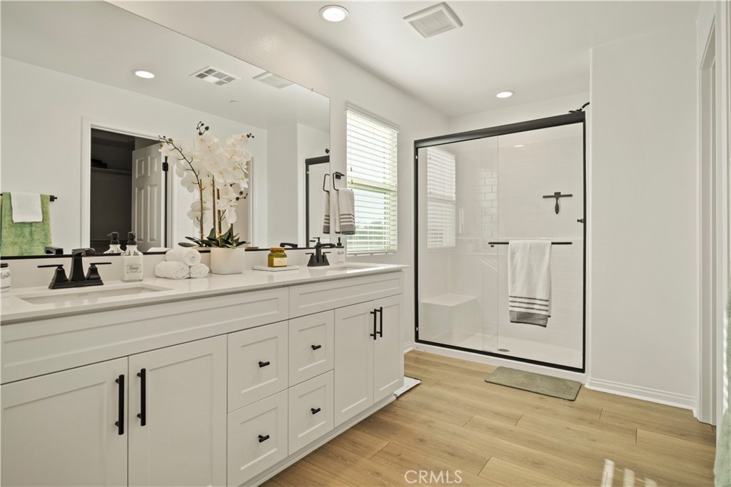 30295 Singer Lane Menifee, CA 92584 - Photo 34 of 52 Primary Bath