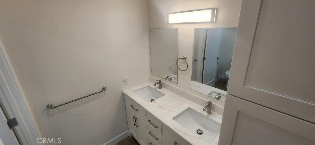 1030 West MacArthur Boulevard, Unit 51 Santa Ana, CA 92707 - Photo 3 of 34 dual sinks