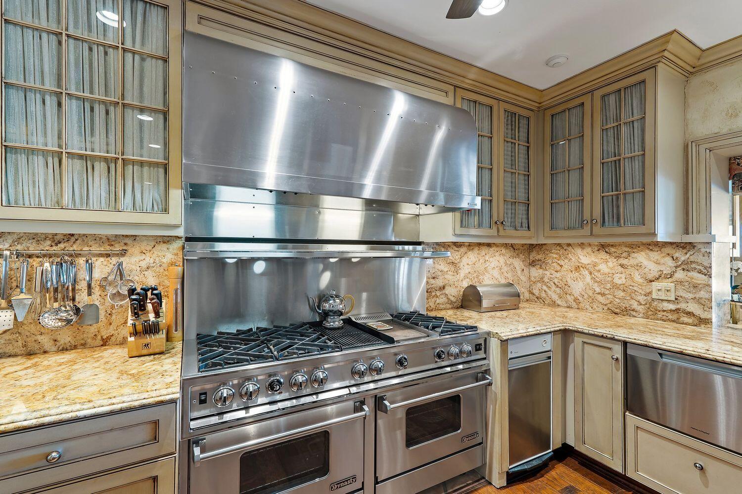 527 South Beach Road Jupiter Island, FL 33455 - Photo 13 of 58 19