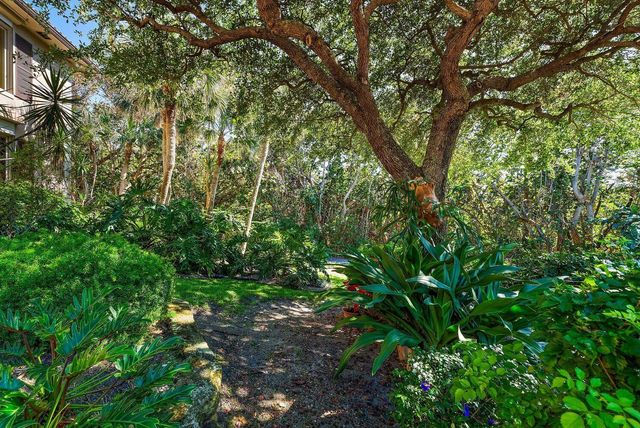 $23,000,000 | 527 South Beach Road, Jupiter Island, FL 33455