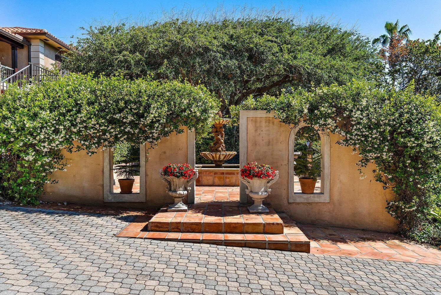 527 South Beach Road Jupiter Island, FL 33455 - Photo 7 of 58 09