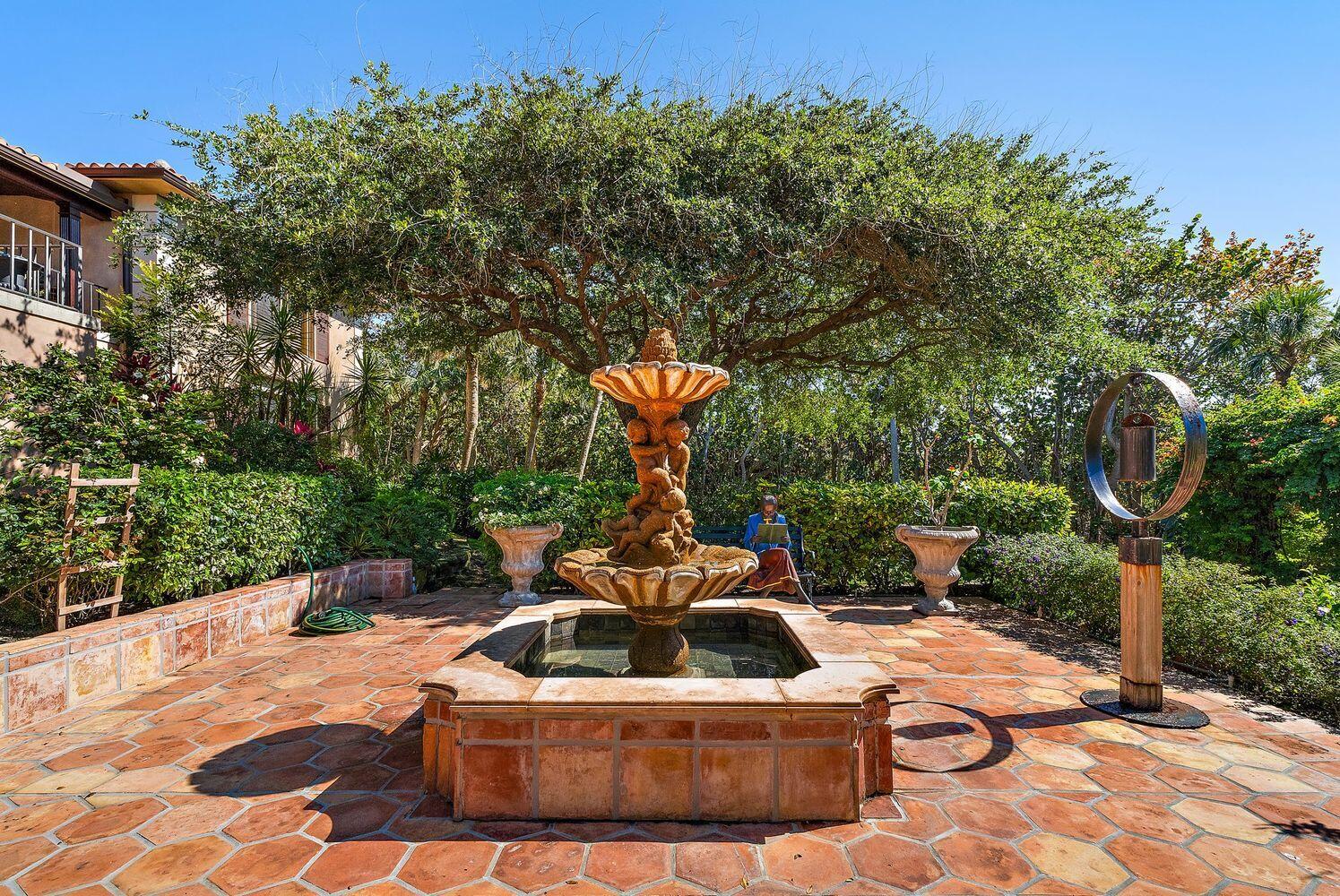 527 South Beach Road Jupiter Island, FL 33455 - Photo 8 of 58 10