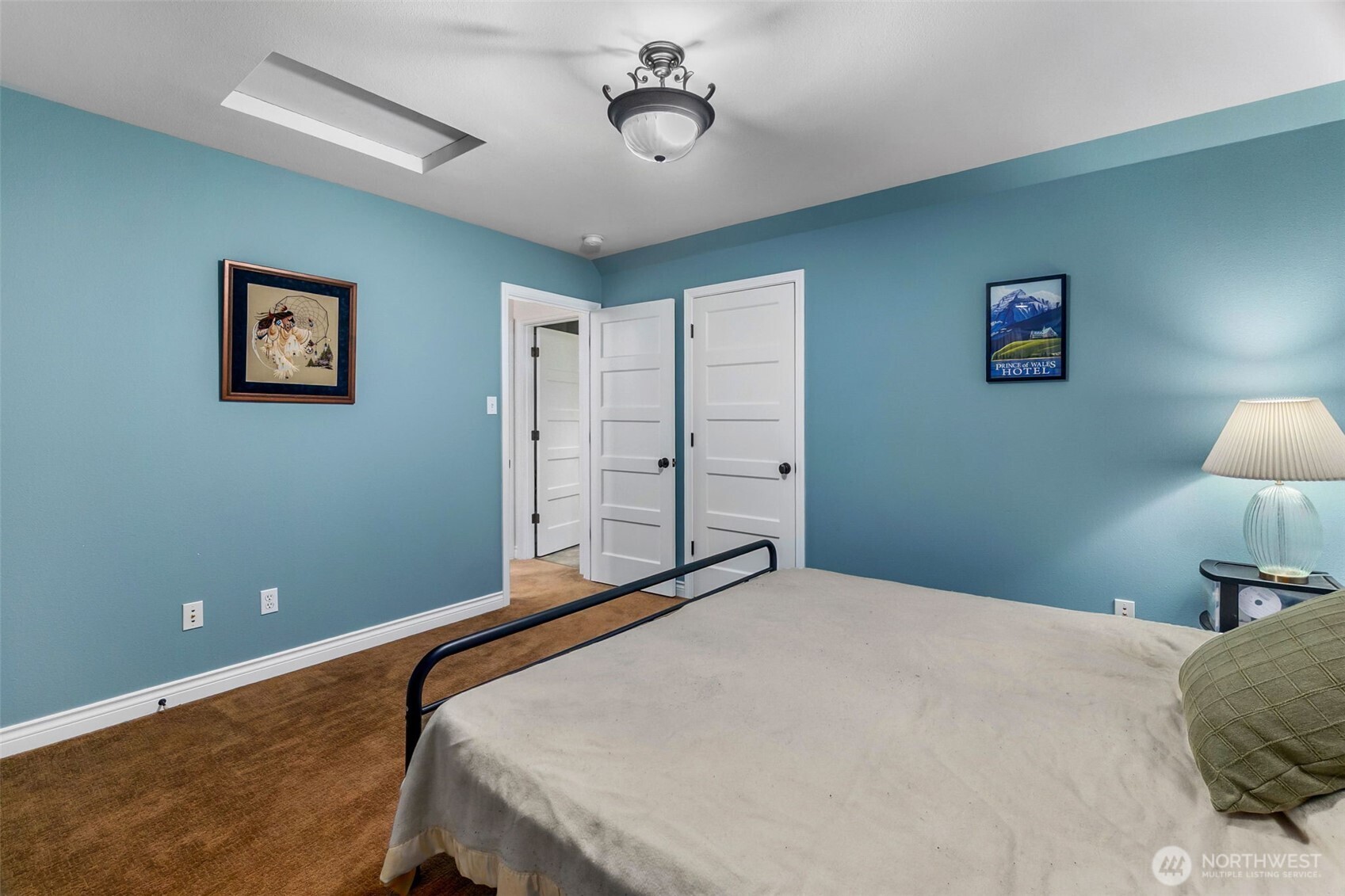 1130 East Sunset Hill Road Shelton, WA 98584 - Photo 33 of 40 a bedroom with a bed and a lamp on dresser