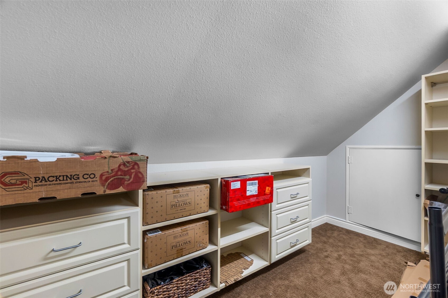 1130 East Sunset Hill Road Shelton, WA 98584 - Photo 34 of 40 a view of a livingroom with furniture