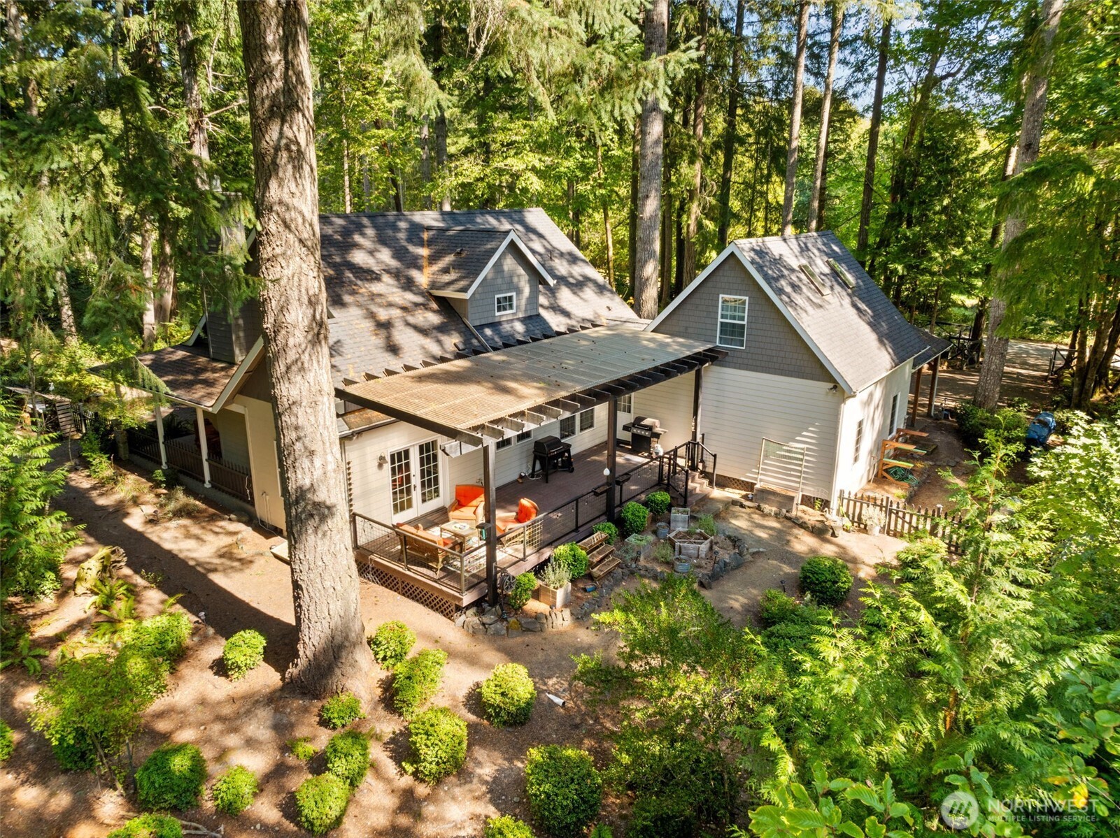 1130 East Sunset Hill Road Shelton, WA 98584 - Photo 37 of 40 front view of a house with a yard
