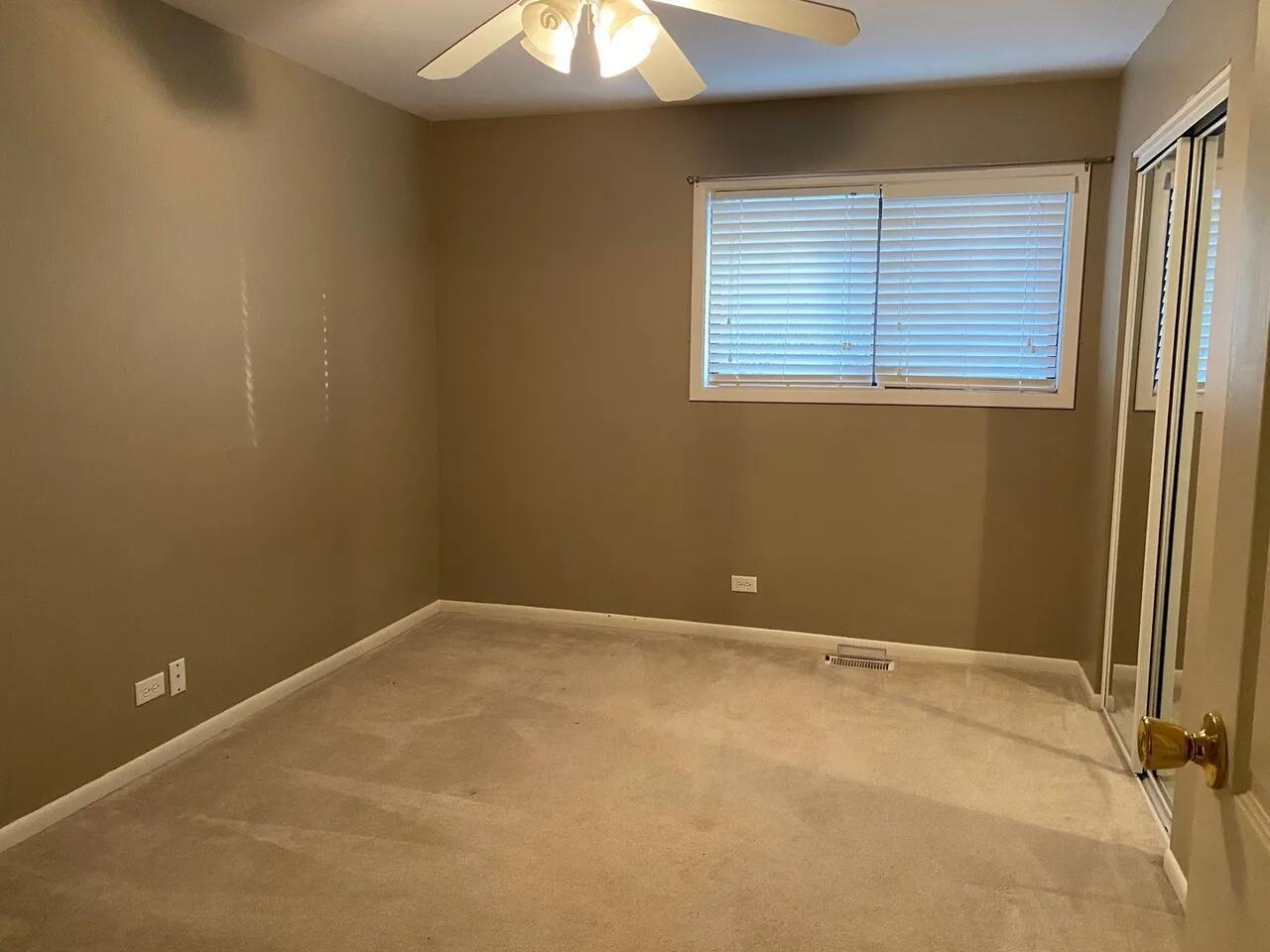 34W951 Stanton Drive, Unit G St. Charles, IL 60174 - Photo 11 of 11 an empty room with a window