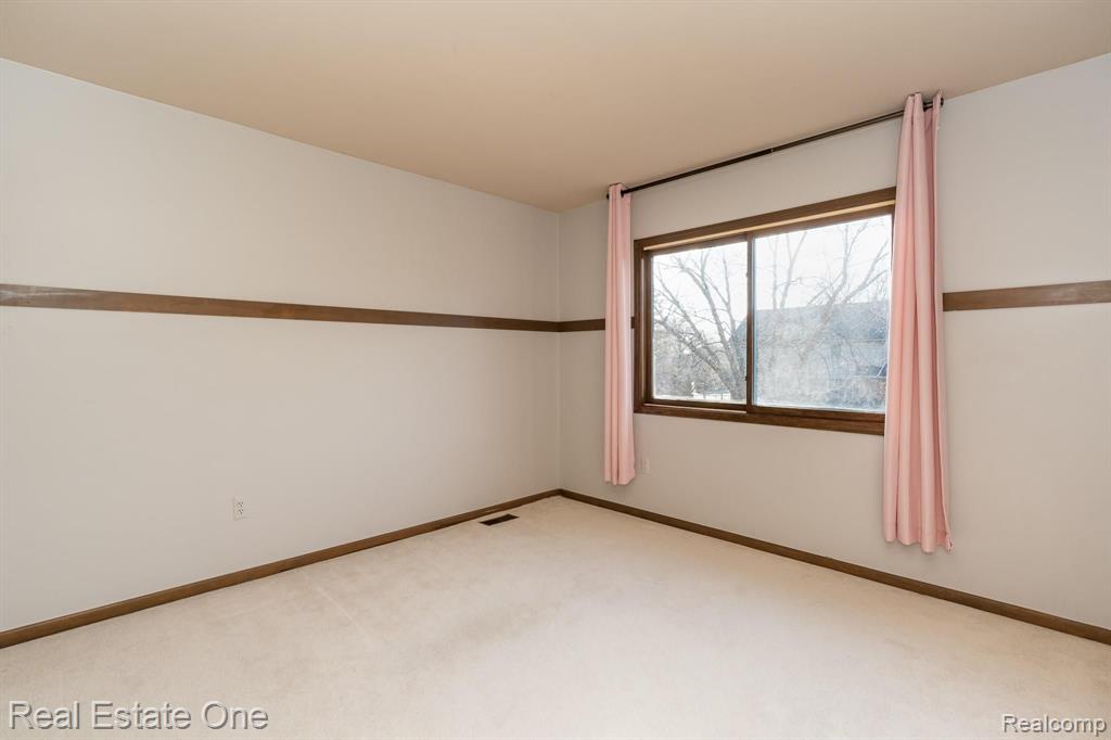 327 Silvervale Drive Rochester, MI 48309 - Photo 25 of 43