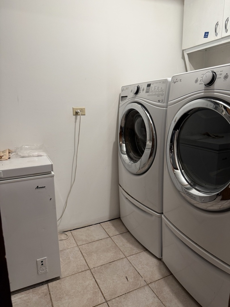 414 South Dee Road Park Ridge, IL 60068 - Photo 27 of 37 a utility room with dryer and washer